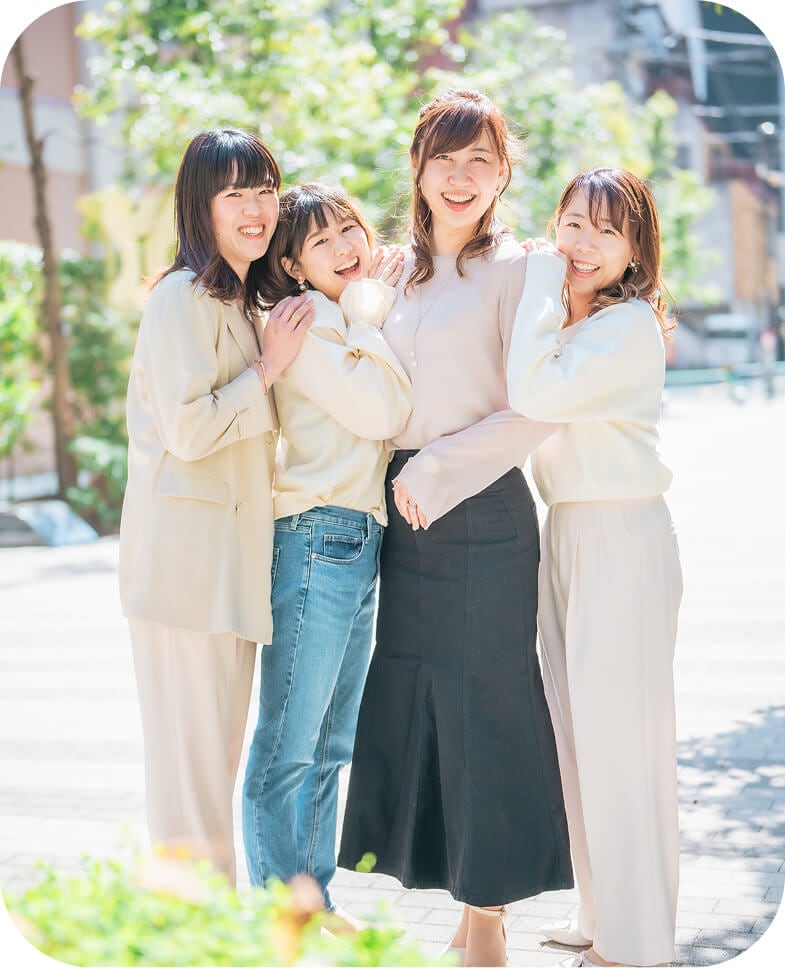 女性4人の写真